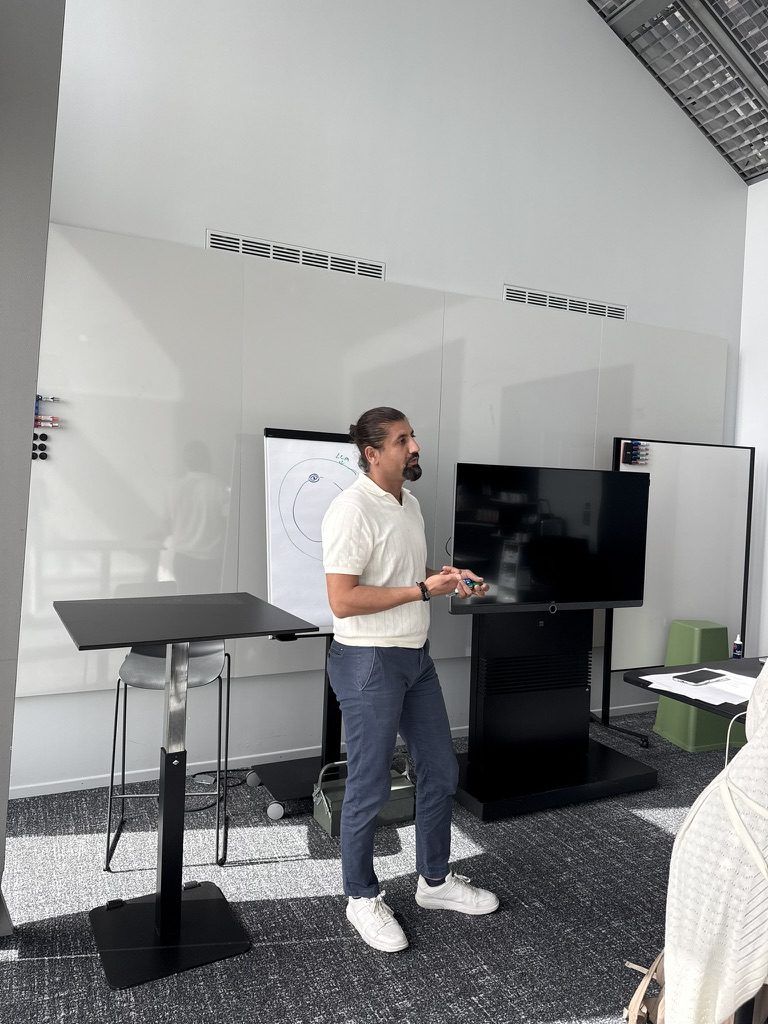 Hüseyin Torun leading a strategy workshop in Munich